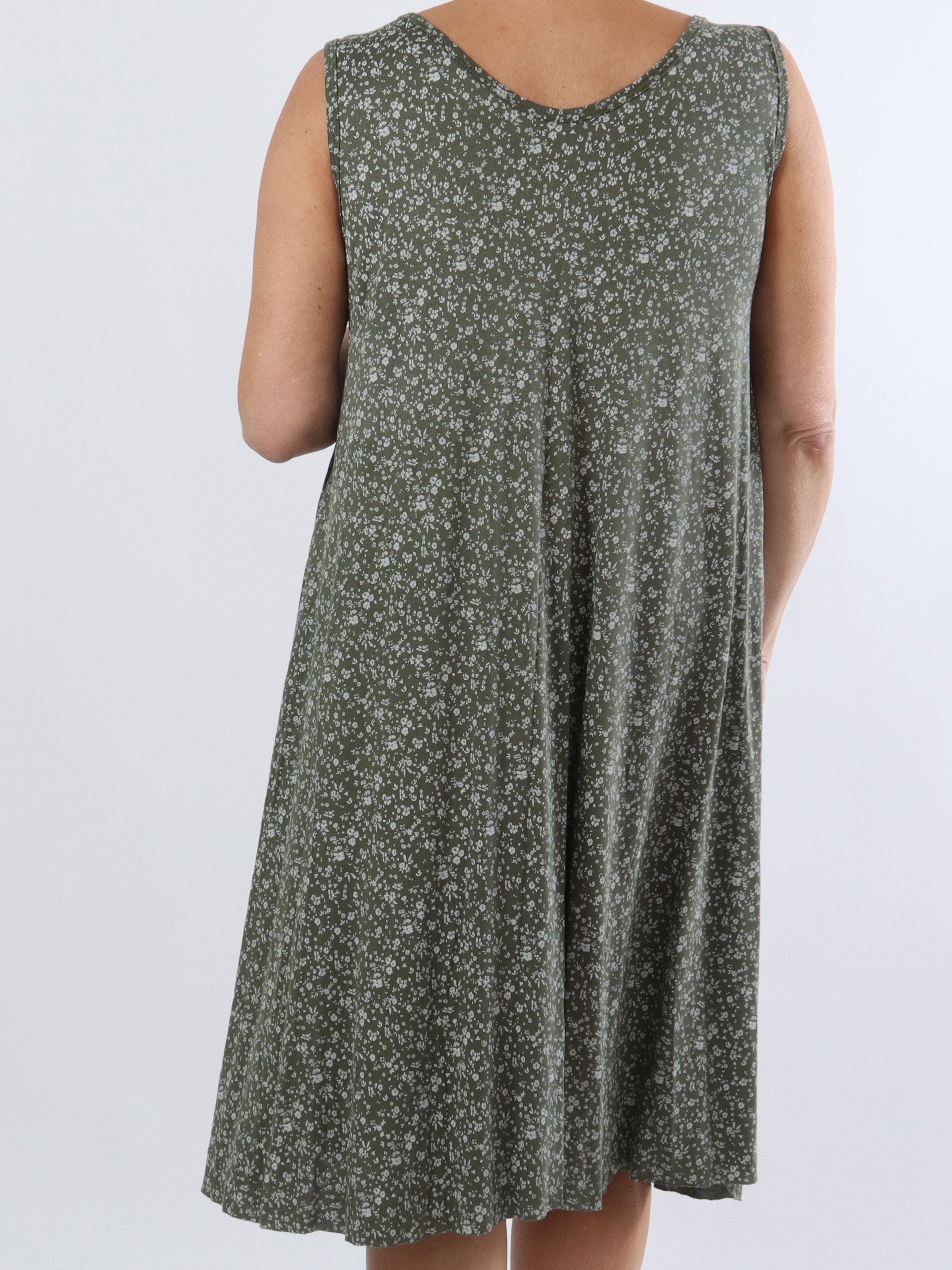 Astrid - Plus size sommerkjole i viskose med blomsterprint